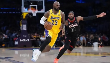 九游娱乐官方入口-湖人3-0领先！火箭遭惊天逆转，25秒仍领先6分，乌度卡教你怎么输