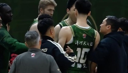 南京同曦突发内讧！郭昊文赵柏清暂停间歇爆发口角欲动手