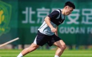 九游娱乐app下载-国安队何宇鹏晒训练照：长话短说吧，终于重回我所热爱的地方